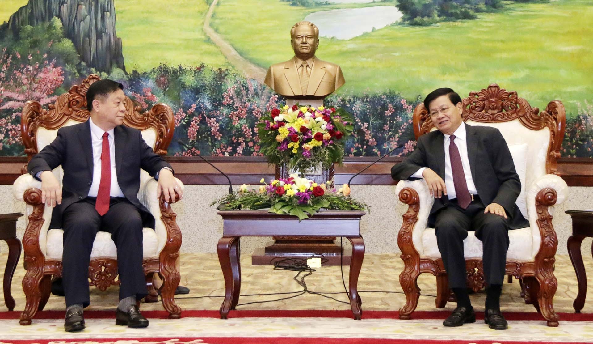 Lao leaders highlight importance of relationship with Vietnam